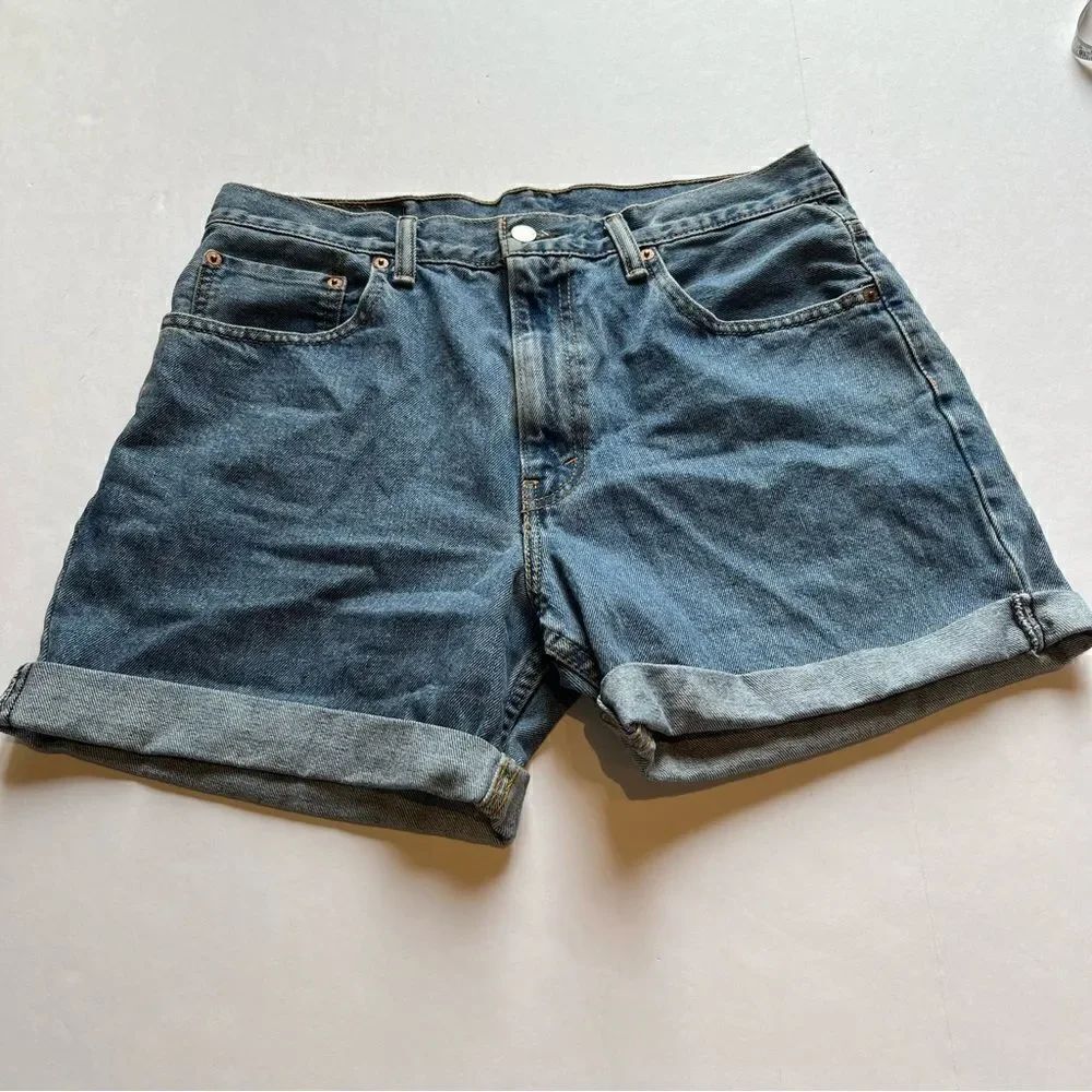 Levi's Women's Faded Blue Denim Jean Shorts 550 Waist 34